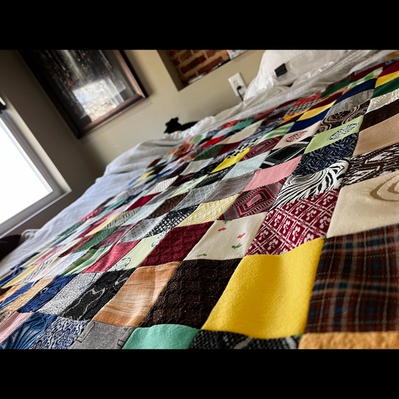 ****SOLD****Grandma’s Supreme Quilt! 👵🏽 🪡👒🧳🧵 (kitty not for sale) - Picture 6 of 9